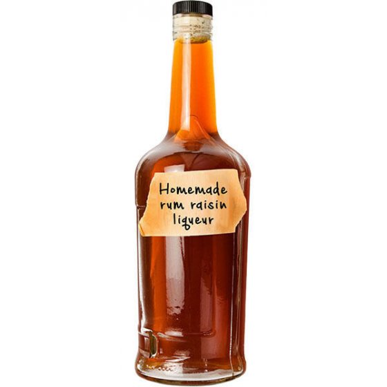 Liquore fatto in casa al rum con uvetta
