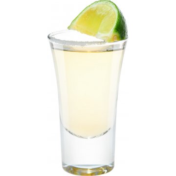Goldener tequila mit limette und salz